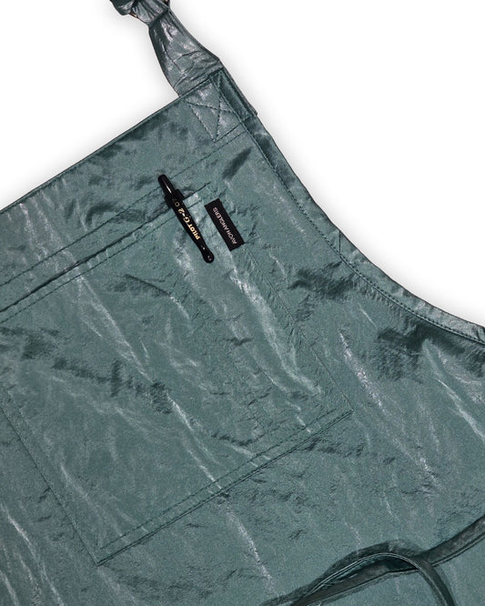 Apron in metallic mint